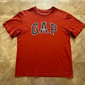 Red GAP Logo Tee - Original Fit Classic T-Shirt - Short Sleeve - M